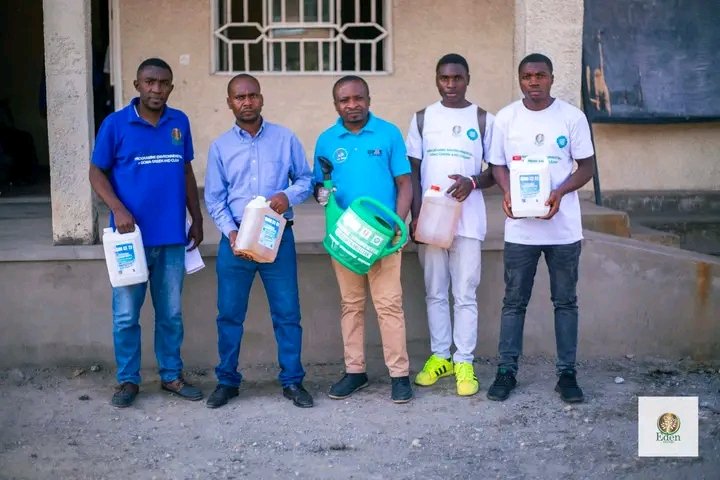 DISTRIBUTION DE PRODUITS DE NETTOYAGE À L'INSTITUT MAJENGO