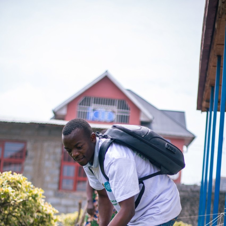 PLANTATION DES ARBRES FRUITIERS À L'ECOLE PRIMAIRE CHILDREN VOICE